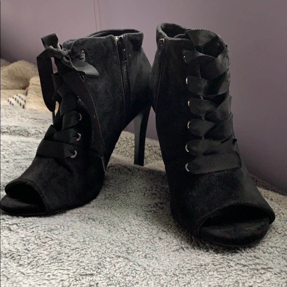black lace up heel
